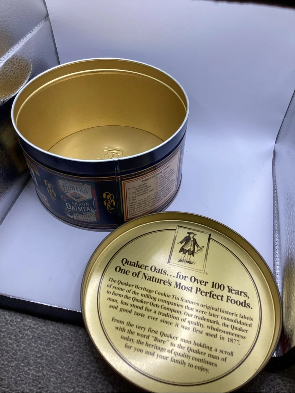 vintage 1983 Quaker Oats limited edition round advertising cookie tin
